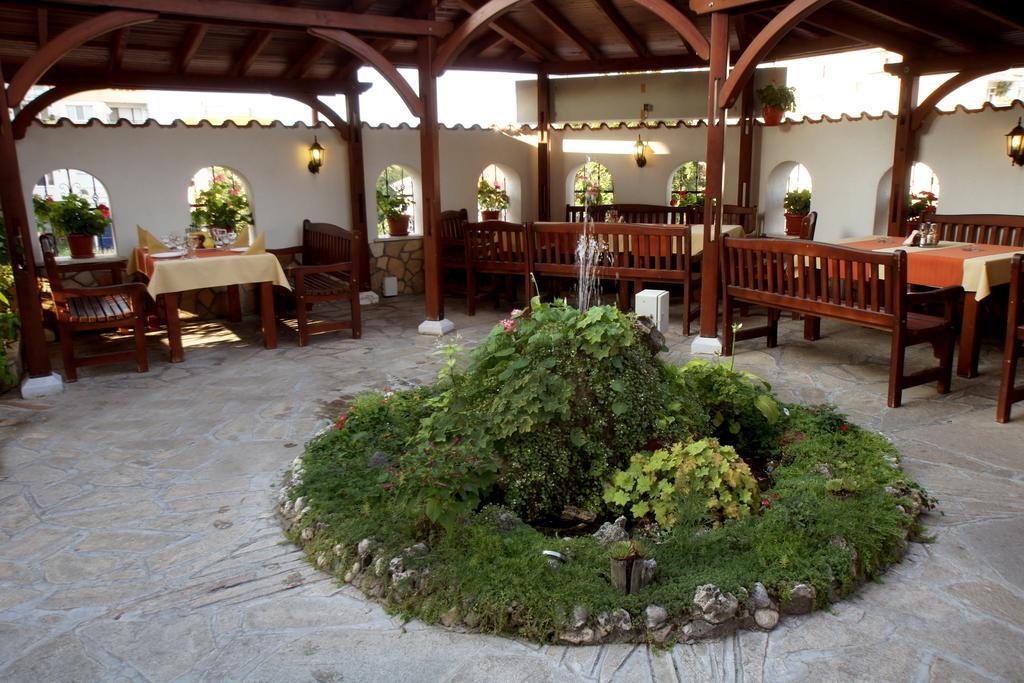 Family Hotel St. Constantine And Helena Ιβαΐλοβγκραντ Εξωτερικό φωτογραφία