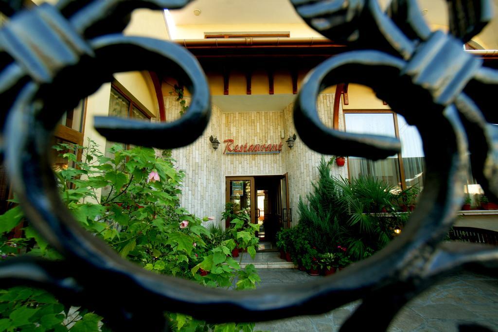 Family Hotel St. Constantine And Helena Ιβαΐλοβγκραντ Εξωτερικό φωτογραφία